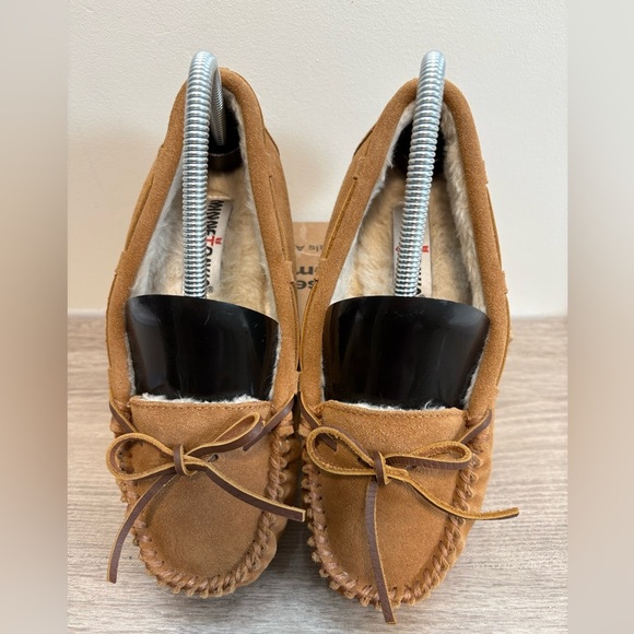 MinneTonka Women’s Cinnamon Cally Classic Moccasin | Size 7 - Picture 3 of 8